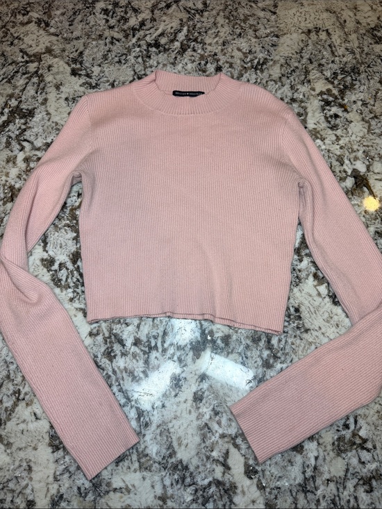 Brandy Melville Tops - Brandy Melville Soft Pink Ribbed crop top Crewneck Sweater